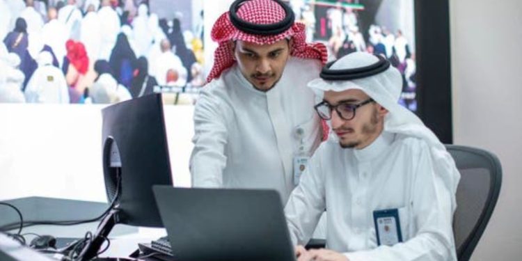 «بصير».. عين ذكية ترعى ضيوف الرحمن