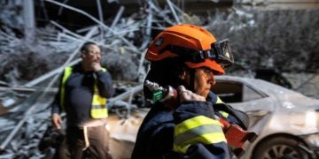 مقتل وإصابة إسرائيليين جراء الهجمات الصاروخية الإيرانية علي تل أبيب