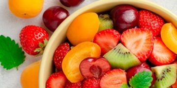 كنوز غذائية.. فواكه صيفية تقوّي المناعة وتحد من الأمراض