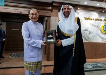 ماليزيا تُكرّم وزير الحج والعمرة بوسام “شخصية العام الهجري” تقديرًا لجهود السعودية في خدمة ضيوف الرحمن