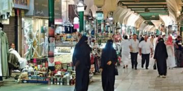 إقبال واسع من الحجاج على أسواق جدة التاريخية لشراء الهدايا قبل العودة