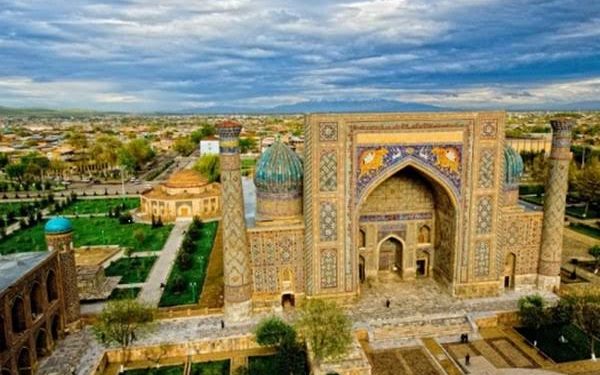 أوزبكستان تتيح 30 يومًا بلا تأشيرة للسعوديين