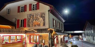 نم في سويسرا واستيقظ في فرنسا.. أغرب فندق في العالم يفصل بين دولتين