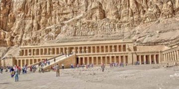 معابد فرعونية وتجارب لا تُنسى.. الأقصر تتألق وتستقبل الزوّار من كل أنحاء العالم 