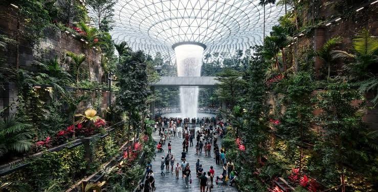 مطارات تتحول إلى معالم سياحية.. وجهات لا تحتاج إلى مغادرة المطار