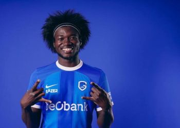 القادسية يقترب من صفقة نارية.. الغاني بونسو على أعتاب الانضمام من الدوري البلجيكي