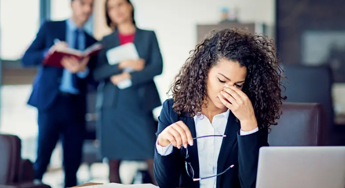 الإفراط في العمل