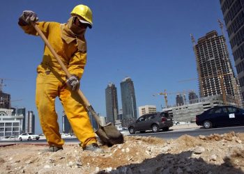 تطبيق حظر العمل تحت أشعة الشمس