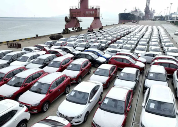 السعودية تُحدد ضوابط جديدة لتسجيل المركبات: مواطنون بلا قيود ومقيمون بحد أقصى سيارتين