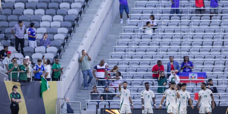 الجمهور السعودي يتغنى بصالح الشهري بعد تسجيل هدف فوز الأخضر على هايتي في مباراة الكأس الذهبية