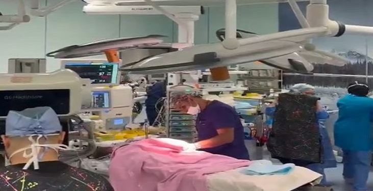 نجاح المرحلتين الأولى والثانية من فصل التوأم السيامي السوري “سيلين وإيلين” بمستشفى الملك عبدالله التخصصي