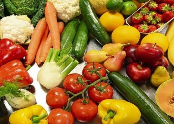 نصائح غذائية لصيف أكثر نشاطًا وحيوية وتحذيرات من السكريات والمقليات