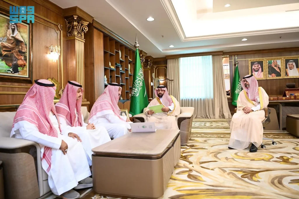 أمير منطقة جازان يطلع على جهود لجنة مراقبة عقارات الدولة
