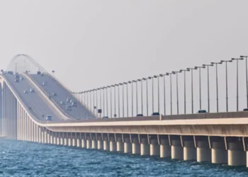 شروط عبور المركبات عبر جسر الملك فهد والرسوم المقررة