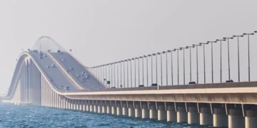 شروط عبور المركبات عبر جسر الملك فهد والرسوم المقررة