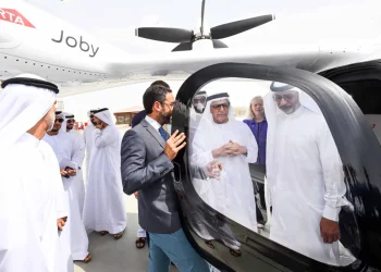 دبي تدشن أول رحلة تجريبية للتاكسي الجوي الكهربائي “جوبي”