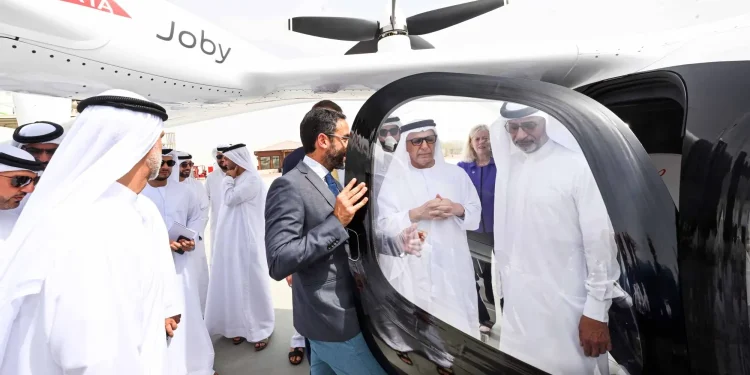 دبي تدشن أول رحلة تجريبية للتاكسي الجوي الكهربائي “جوبي”