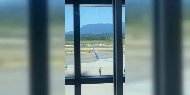 طيارة مخطوفة تعطل مطار فانكوفر الكندي وتوقف الحركة الجوية لـ39 دقيقة