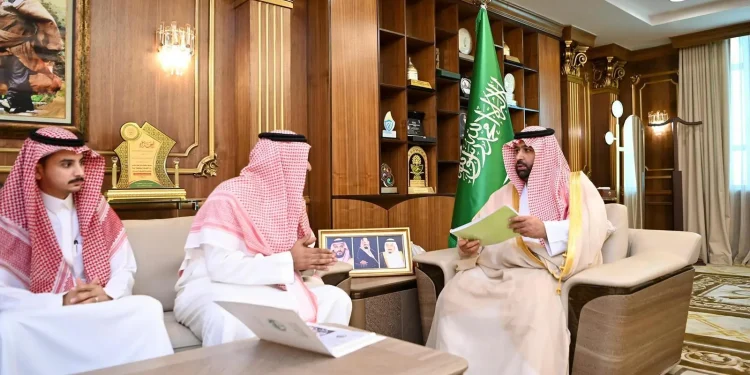 أمير منطقة جازان يطلع على جهود لجنة مراقبة عقارات الدولة