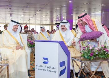 أمير الشرقية يدشّن توسعة مطار الملك فهد الدولي