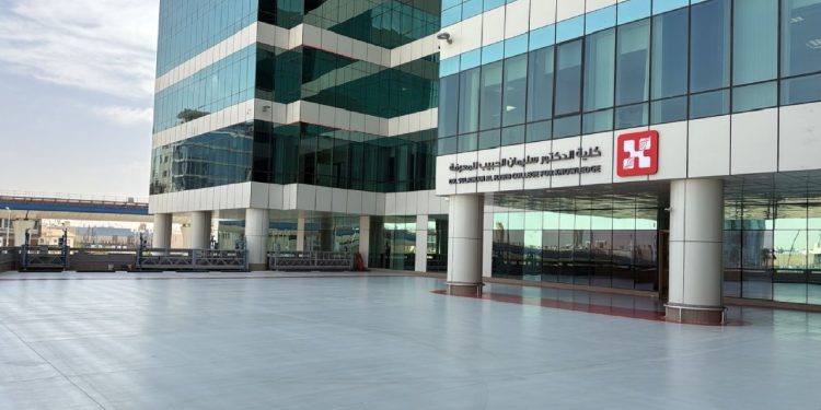 كلية الدكتور سليمان الحبيب تطرح منحًا دراسية وفرص توظيف لطالبات التمريض