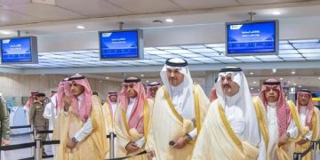 الأمير سعود بن نايف يدشّن البوابات الإلكترونية في مطار الملك فهد الدولي