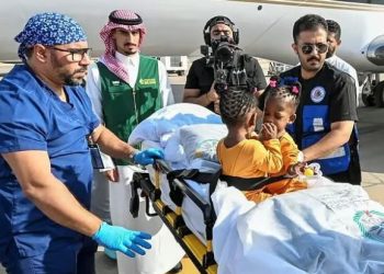 التوأم الجامايكي الملتصق “أزاريا وأزورا” يصلان الرياض لفصلهما بمبادرة إنسانية سعودية