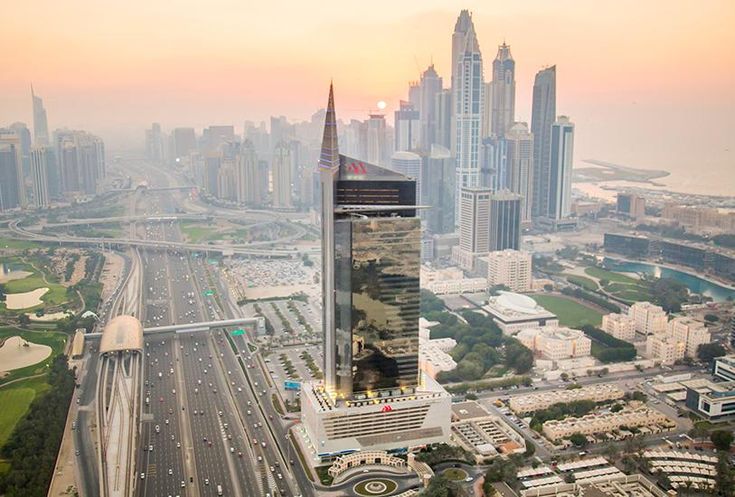 أم القرى» تبرم صفقة لتطوير برج سكني فاخر قرب الحرم