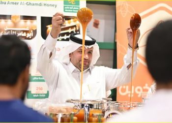 أمير الباحة يوجه بتمديد فعاليات مهرجان العسل الدولي في نسخته السابعة عشرة