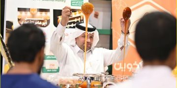 أمير الباحة يوجه بتمديد فعاليات مهرجان العسل الدولي في نسخته السابعة عشرة