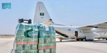 «دور إنساني رائد يتجدد».. وصول طائرة إغاثية سعودية إلى مطار حلب لمساعدة السوريين المتضررين من الحرائق