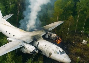 مأساة جوية في الشرق الروسي.. العثور على حطام طائرة محترق ومصرع 49 راكبًا
