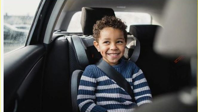 تحذير عاجل من المرور بشأن جلوس الأطفال سن العاشرة في المقعد الأمامي