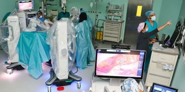 انجاز طبي جديد في السعودية.. مستشفى الدكتور سليمان الحبيب يجري عمليـتين ناجحتين بتقنية الروبـوت الجراحي