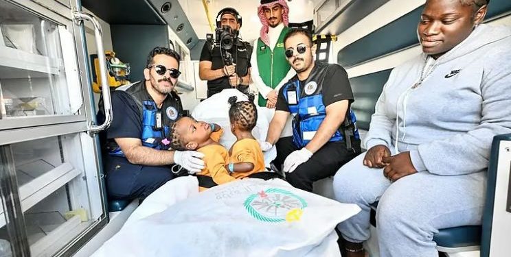 «أزاريا وأزورا توأم ملتصق».. قلبان صغيران ينشدان الأمل في أرض الإنسانية بالمملكة