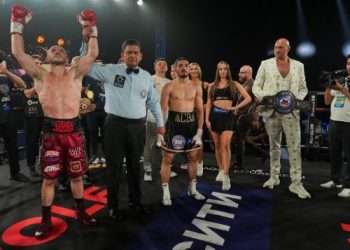 ديكنز يصعق باتيرغازييف بالضربة القاضية في الجولة الرابعة ويُتوَّج بلقب IBA.Pro في إسطنبول