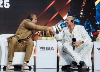 رئيس IBA عمر كريمليف يعلن انطلاق “العصر الذهبي” للملاكمة بحضور كروفورد وفيوري في إسطنبول