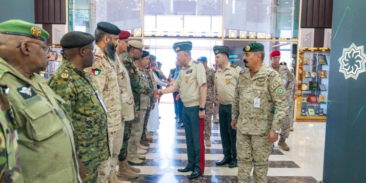 أمين عام التحالف الإسلامي يستقبل النائب الأول لوزير الدفاع ورئيس أركان الجيش الأذربيجاني