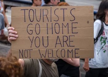 ضغوط السياحة المفرطة.. 8 مدن عالمية تغلق أبوابها في وجه الزوار