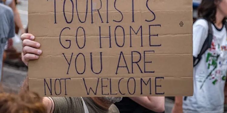 ضغوط السياحة المفرطة.. 8 مدن عالمية تغلق أبوابها في وجه الزوار