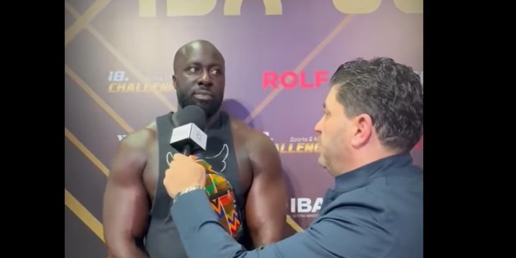 الملاكم البطل اليوت أوموكو: ما فعلته السعودية من أجل الملاكمة أمر مذهل