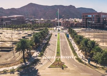 جامعة طيبة تُمهّد الطريق للصم وضعاف السمع نحو التعليم الجامعي.. ننشر الشروط بعد فتح باب التقديم