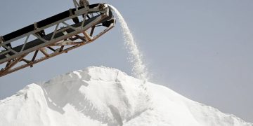 السعودية تنتج الذهب الأبيض بـ3.7 مليار ريال و27 مصنعًا وطنيًّا يدعمون صناعة الملح