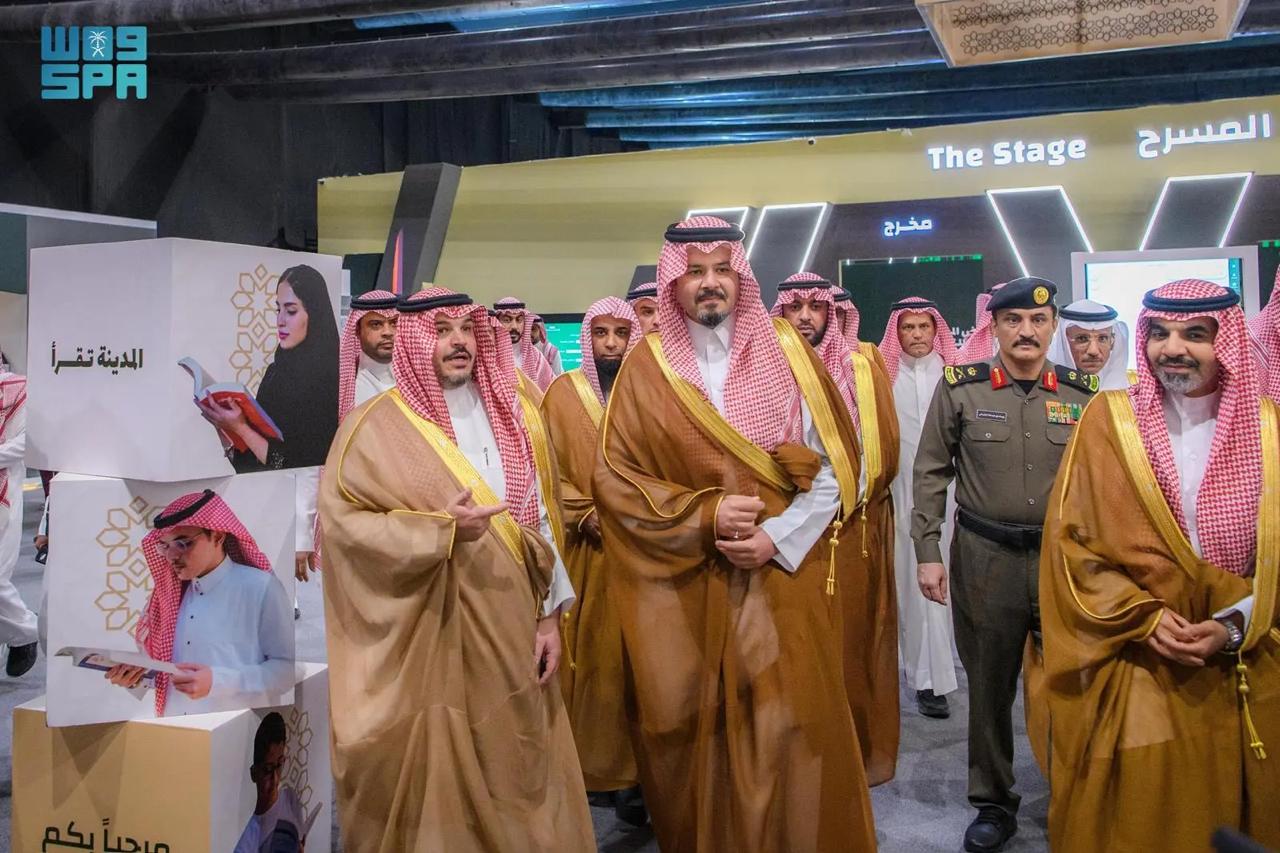 تفاعل السعودية - أمير منطقة المدينة المنورة يزور معرض الكتاب ويشيد بمكانة المدينة الثقافية