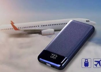 خطر خفي في حقيبتك.. لماذا يُمنع الباور بانك على الطائرة؟