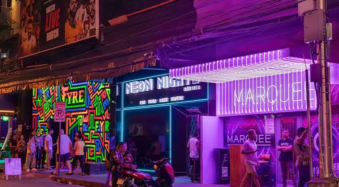 مدن لا تنام.. سحر السياحة الليلية حين يحلّ الظلام