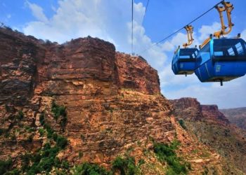 جبال السودة.. وجهة سعودية تخطف الأنفاس بمناخها العليل وغاباتها الكثيفة