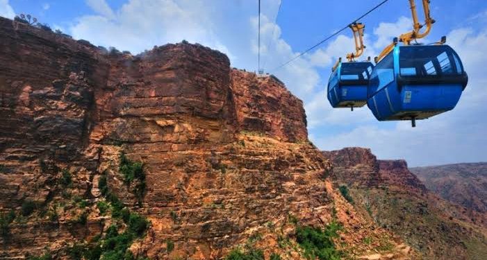 جبال السودة.. وجهة سعودية تخطف الأنفاس بمناخها العليل وغاباتها الكثيفة