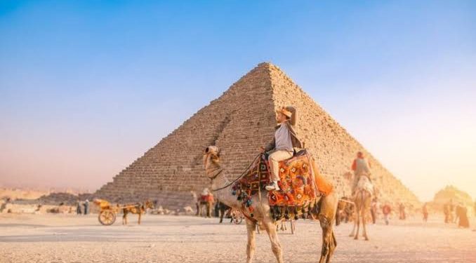 السعودية تتصدر السياحة العربية إلى القاهرة وترفع نسب الإشغال في يوليو 2025