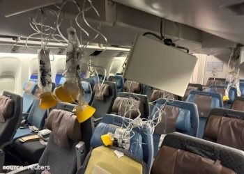 5 أخطاء خطيرة يرتكبها الركاب أثناء المطبات الجوية.. تجنبها لسلامتك